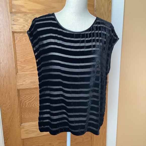 EILEEN FISHER Black Silk Velvet Burnout Cap Sleeve Top Size S - Picture 2 of 10